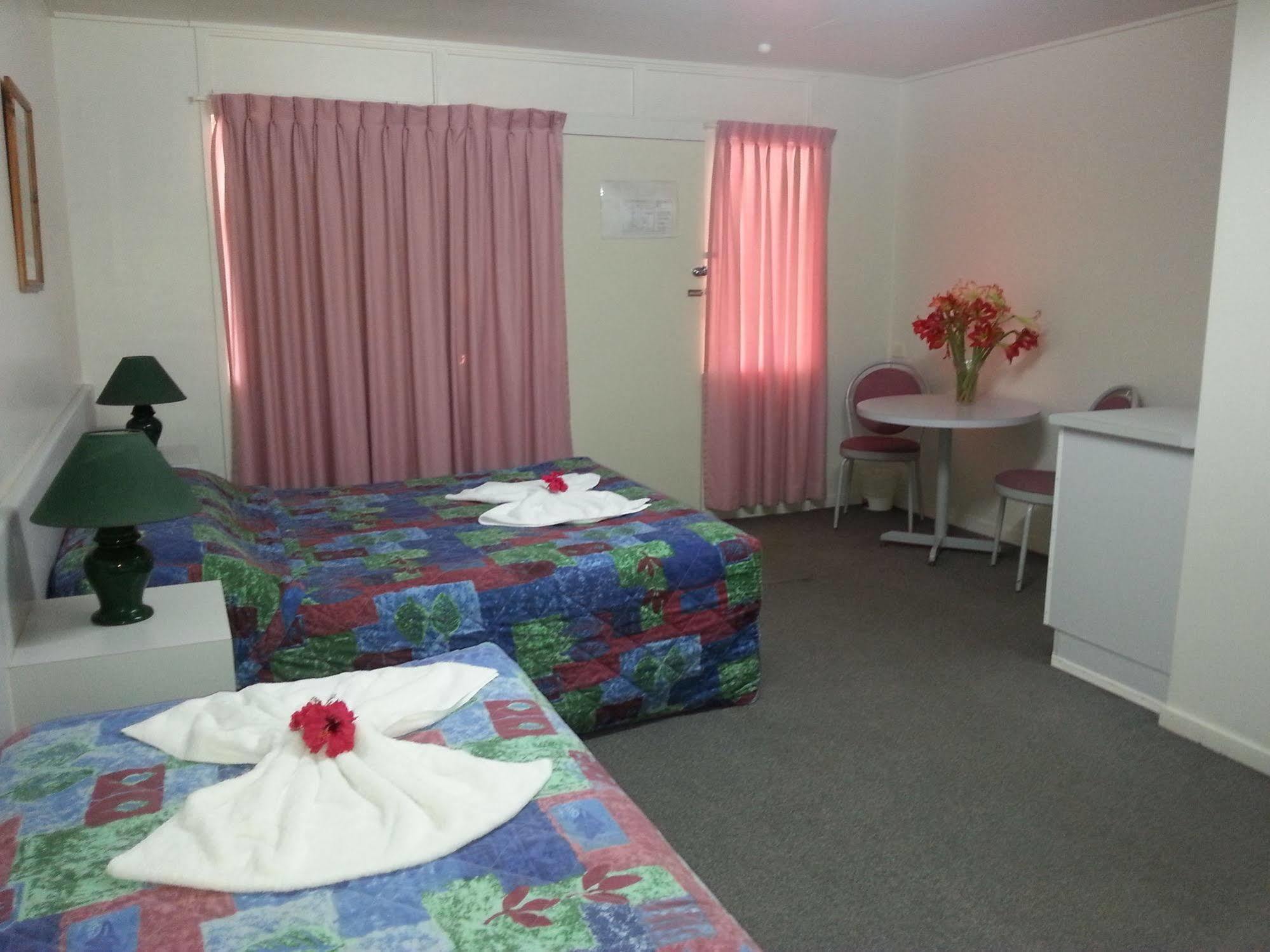 Golden Fountain Motel Rockhampton Exterior photo